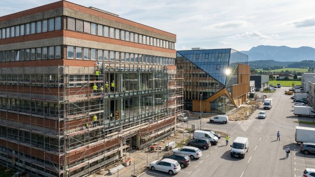 Modernisierung statt Neubau: Praxisberichte aus Österreichs Unternehmen
